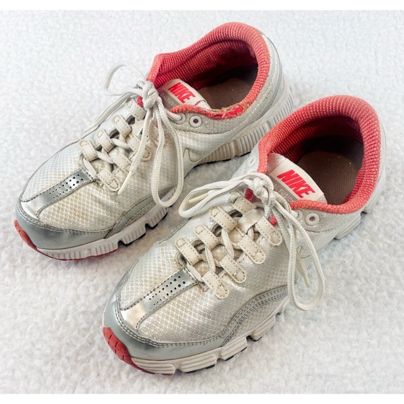 (VTG) NIKE • Y2K White/Silver/Salmon Dual Fusion Athletic Runners - Picture 12 of 16